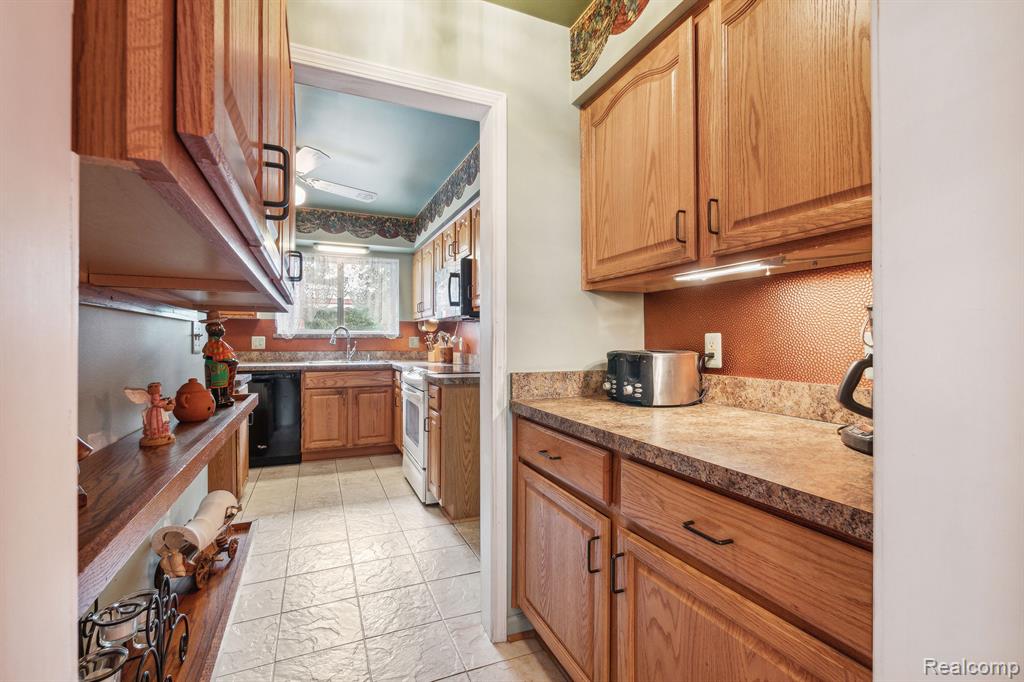 15168 Riverside Street Livonia, MI 48154 - Photo 27 of 70