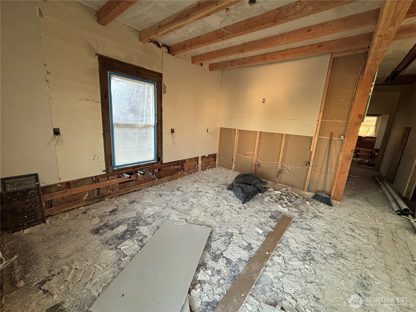 5302 North Shirley Street Ruston, WA 98407 - Photo 5 of 10 a view of a storage & utility room