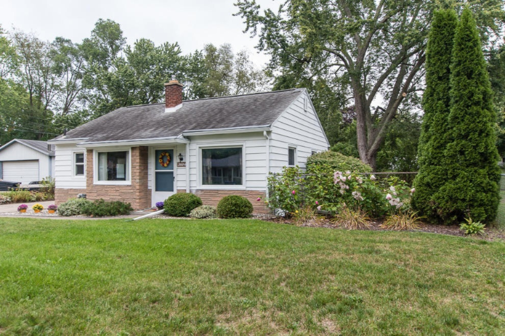 3124 Random Road Kalamazoo, MI 49004 - Photo 3 of 33 DSC_9023
