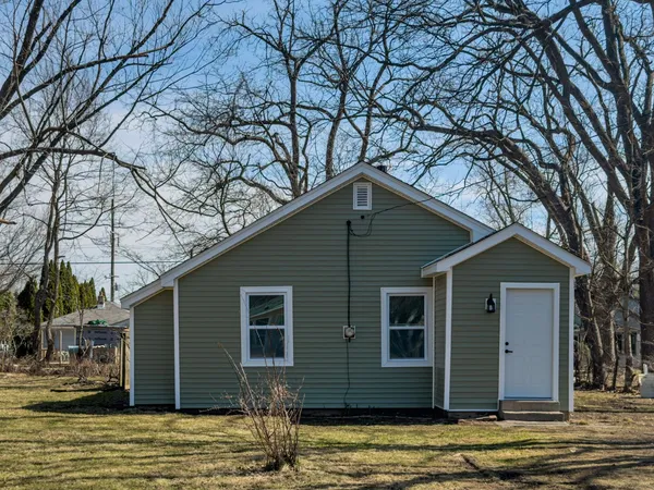 $1,400 | 612 Atwood Avenue, Rockford, IL 61102