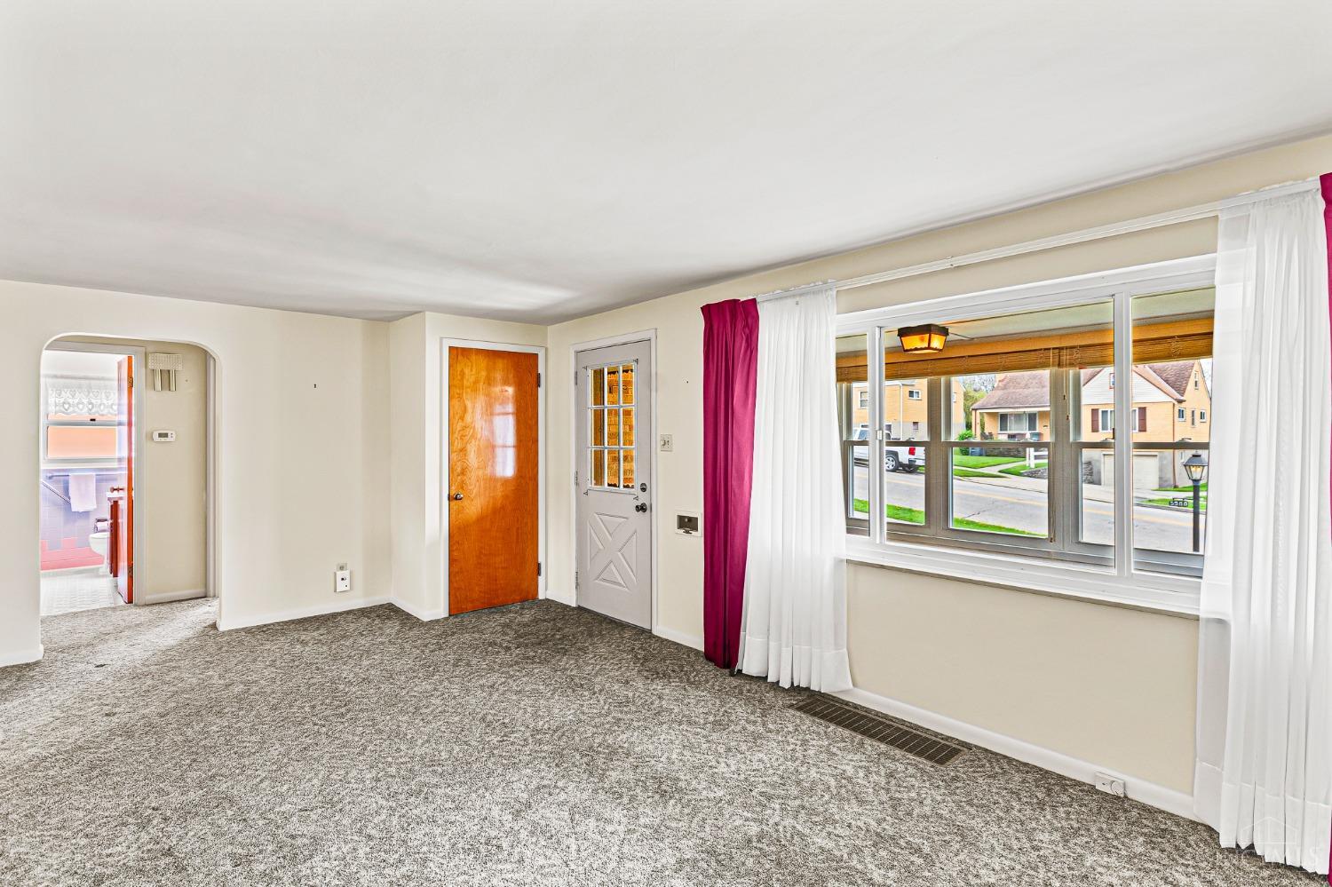 5988 Lawrence Road Cincinnati, OH 45248 - Photo 6 of 26