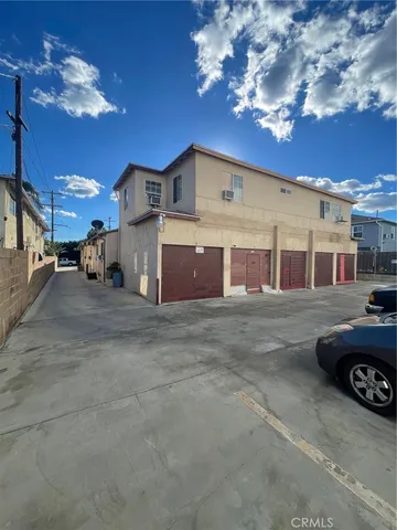 a house view with a outdoor space