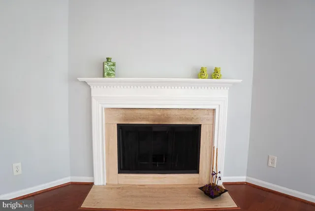 $2,600 | 2816 Emma Lee Street, Unit 301, Falls Church, VA 22042