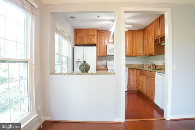 $2,600 | 2816 Emma Lee Street, Unit 301, Falls Church, VA 22042