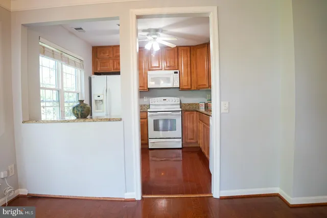 $2,600 | 2816 Emma Lee Street, Unit 301, Falls Church, VA 22042