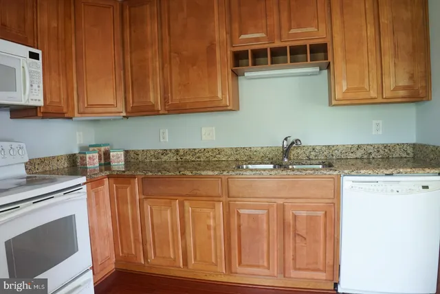 $2,600 | 2816 Emma Lee Street, Unit 301, Falls Church, VA 22042