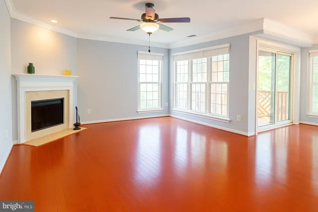 $2,600 | 2816 Emma Lee Street, Unit 301, Falls Church, VA 22042