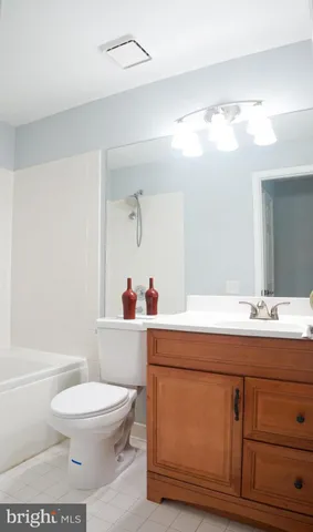 $2,600 | 2816 Emma Lee Street, Unit 301, Falls Church, VA 22042