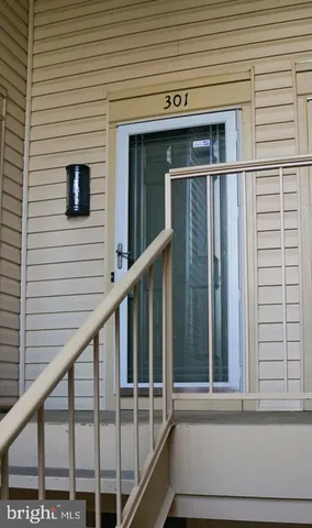 $2,600 | 2816 Emma Lee Street, Unit 301, Falls Church, VA 22042