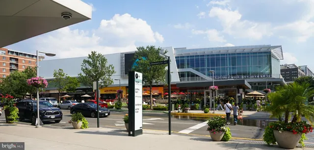 $2,600 | 2816 Emma Lee Street, Unit 301, Falls Church, VA 22042