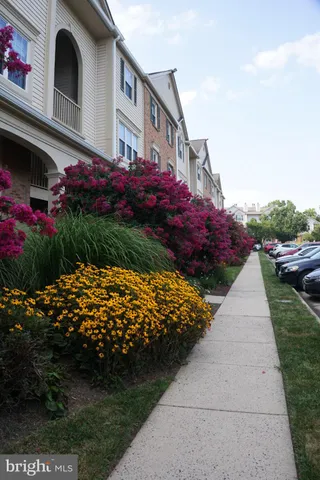 $2,600 | 2816 Emma Lee Street, Unit 301, Falls Church, VA 22042