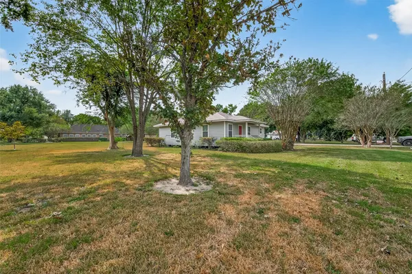 a house view with a outdoor space