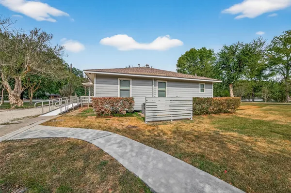 a view of a house with a yard and garage