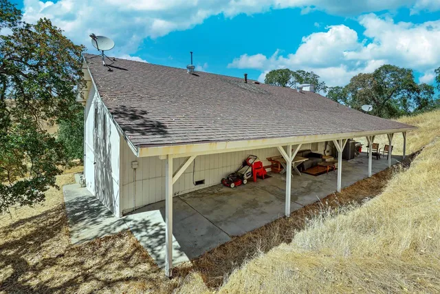 a aerial view of house with yard and garage