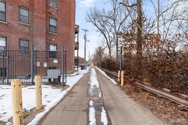 $199,900 | 5803 Waterman Boulevard, Unit 1E, St. Louis, MO 63112