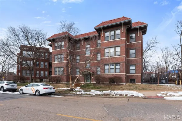 $199,900 | 5803 Waterman Boulevard, Unit 1E, St. Louis, MO 63112