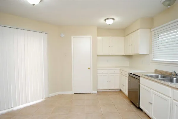 $2,200 | 16127 Queensdale Drive, Houston, TX 77082