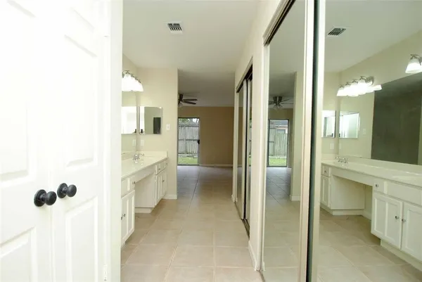 $2,200 | 16127 Queensdale Drive, Houston, TX 77082