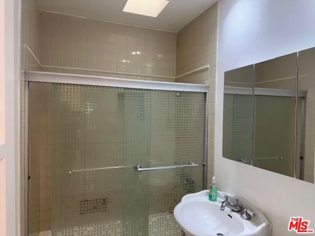 $4,500 | 5368 Crebs Avenue, Tarzana, CA 91356