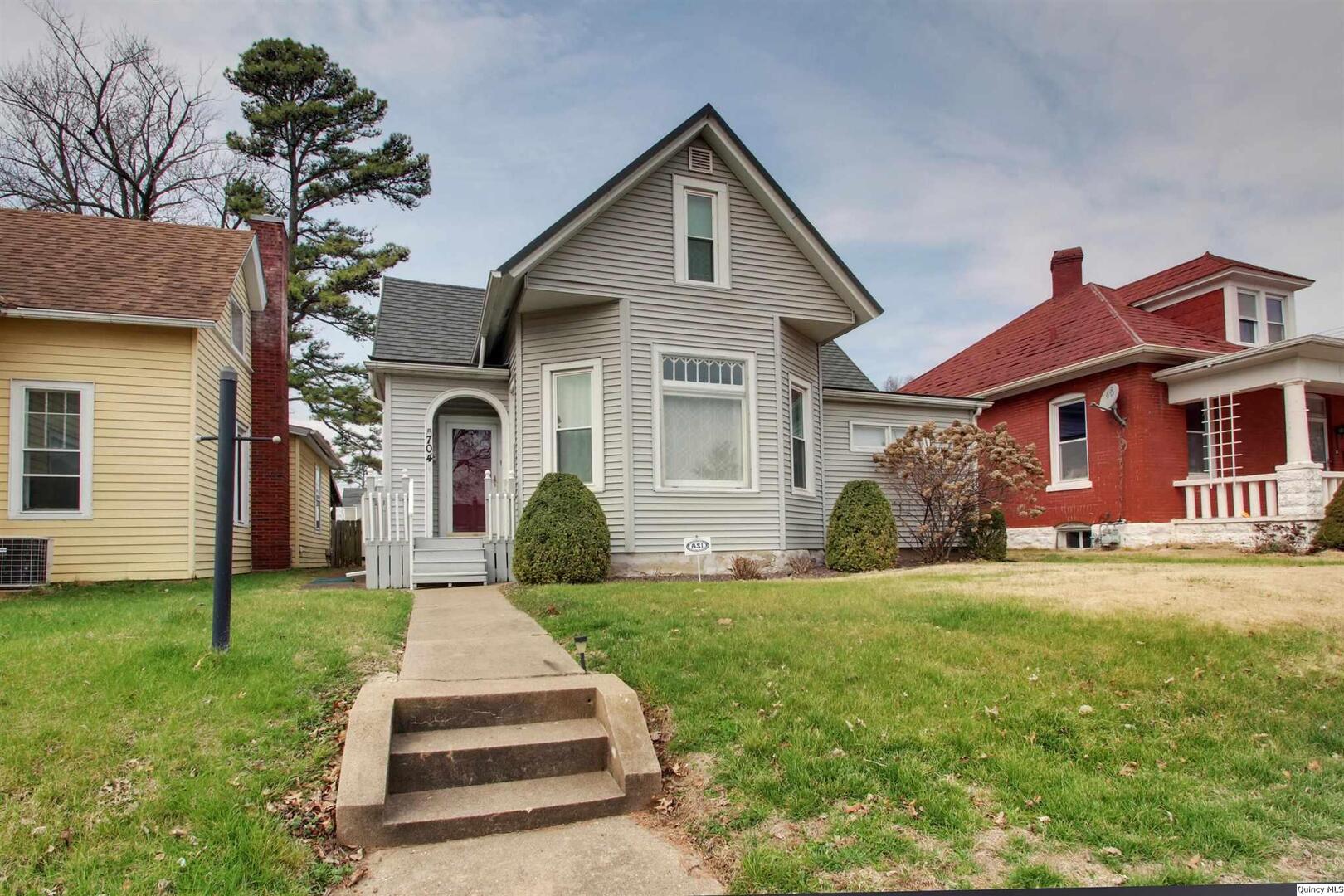 704 South 16th Street Quincy, IL 62301 - Photo 1 of 25