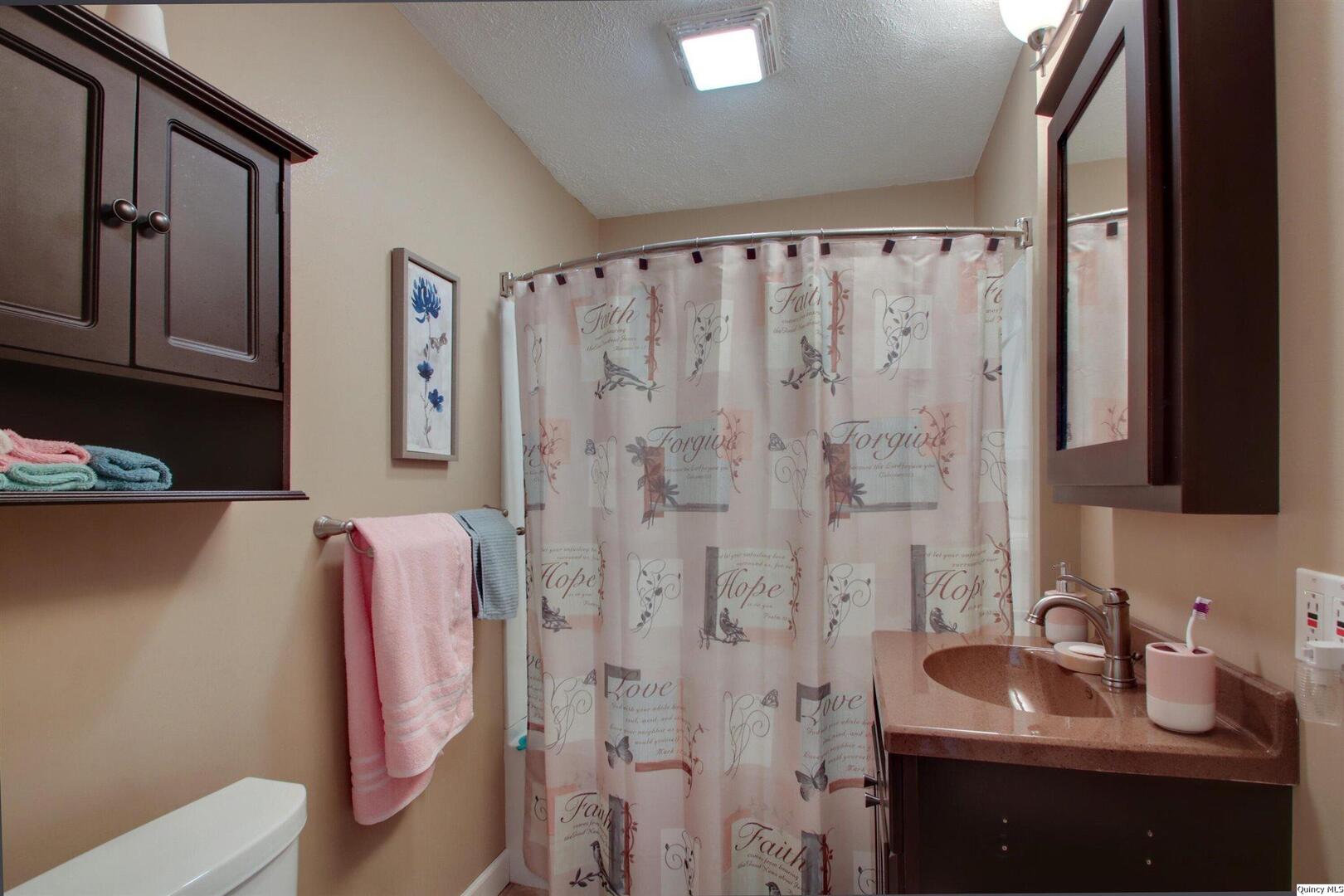 704 South 16th Street Quincy, IL 62301 - Photo 15 of 25