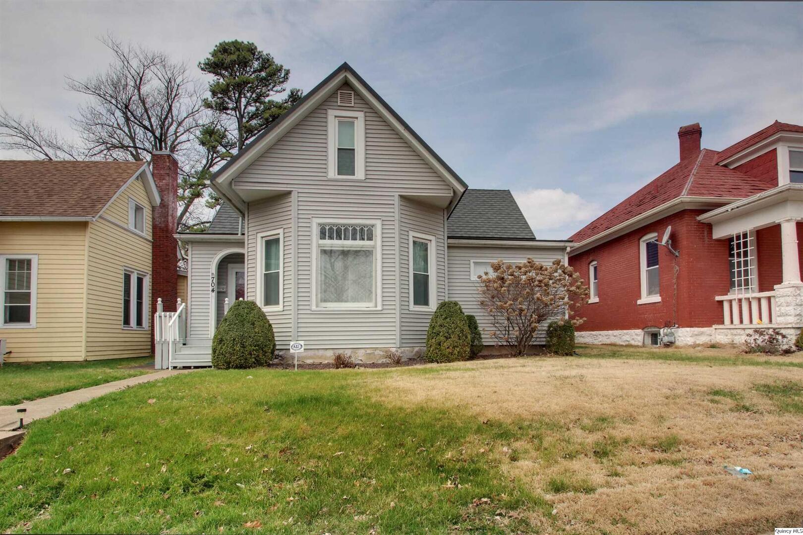 704 South 16th Street Quincy, IL 62301 - Photo 2 of 25
