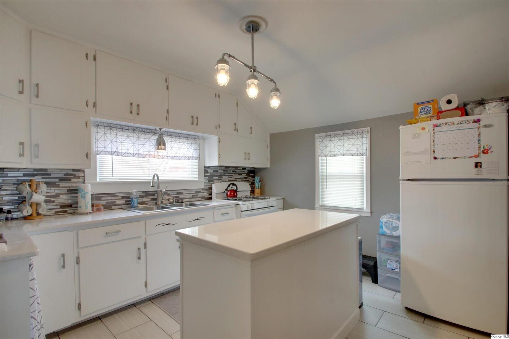 704 South 16th Street Quincy, IL 62301 - Photo 6 of 25