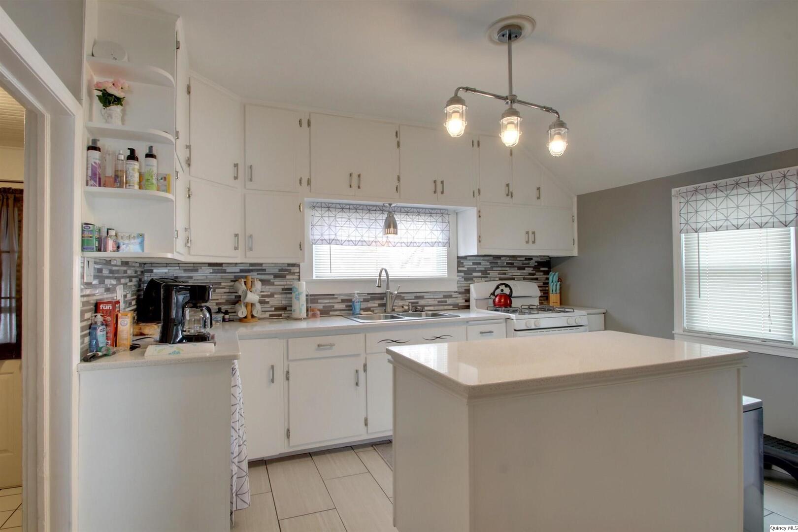 704 South 16th Street Quincy, IL 62301 - Photo 7 of 25