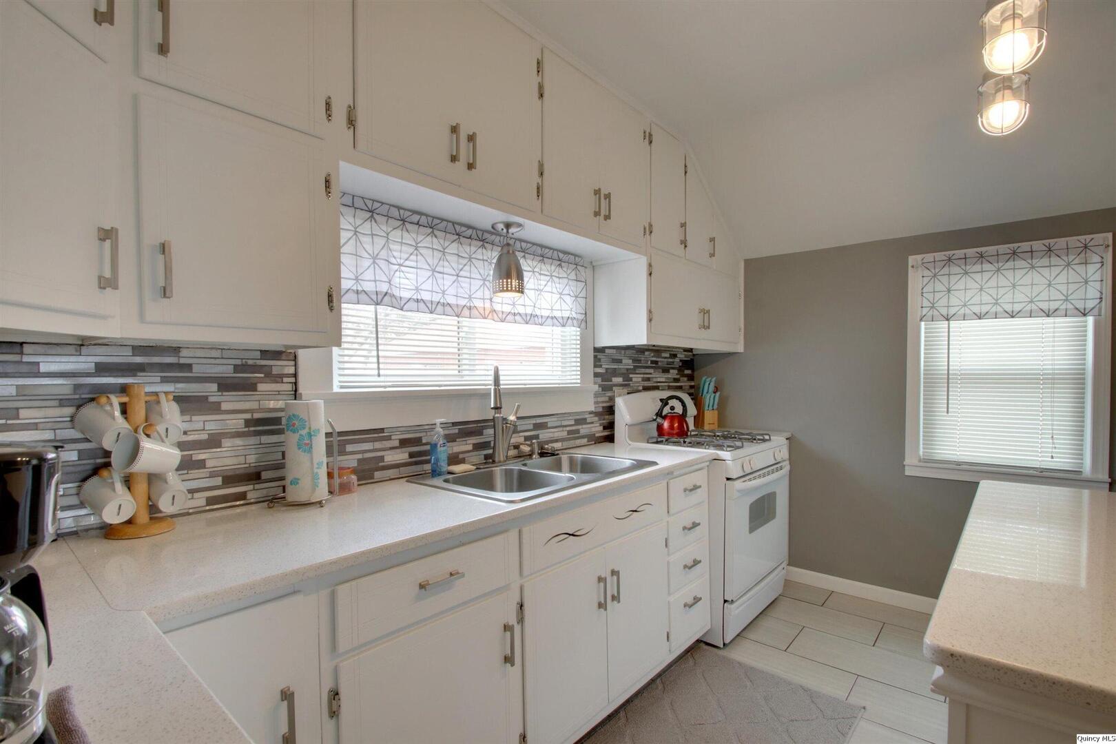 704 South 16th Street Quincy, IL 62301 - Photo 8 of 25