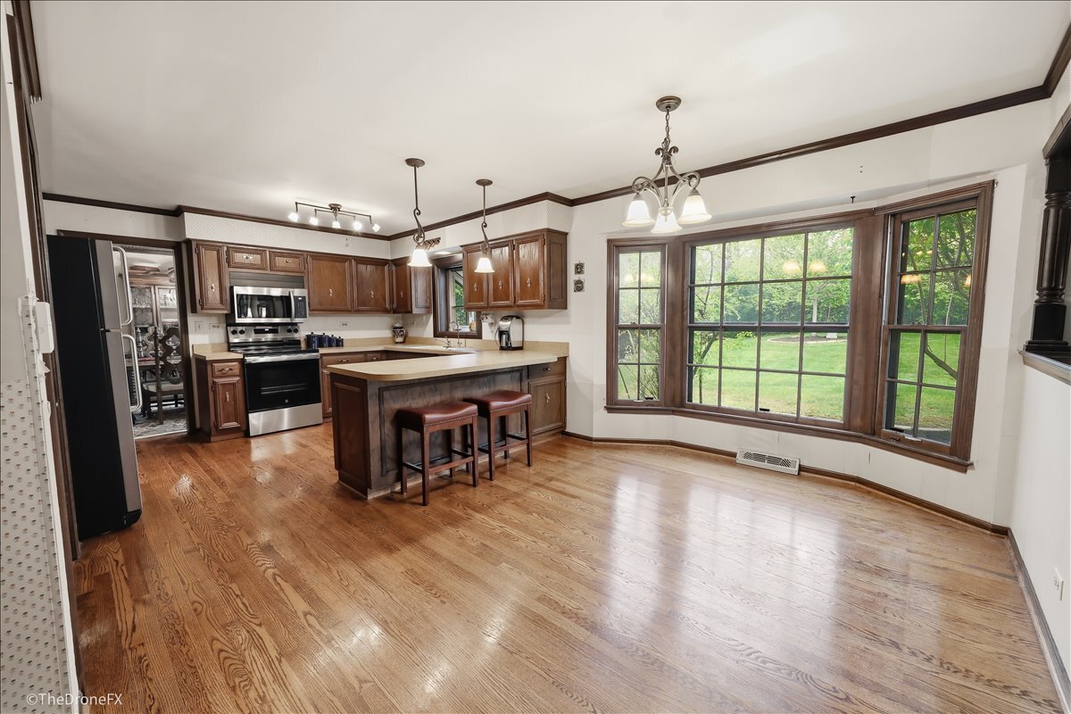 22W324 McCarron Road Glen Ellyn, IL 60137 - Photo 11 of 32