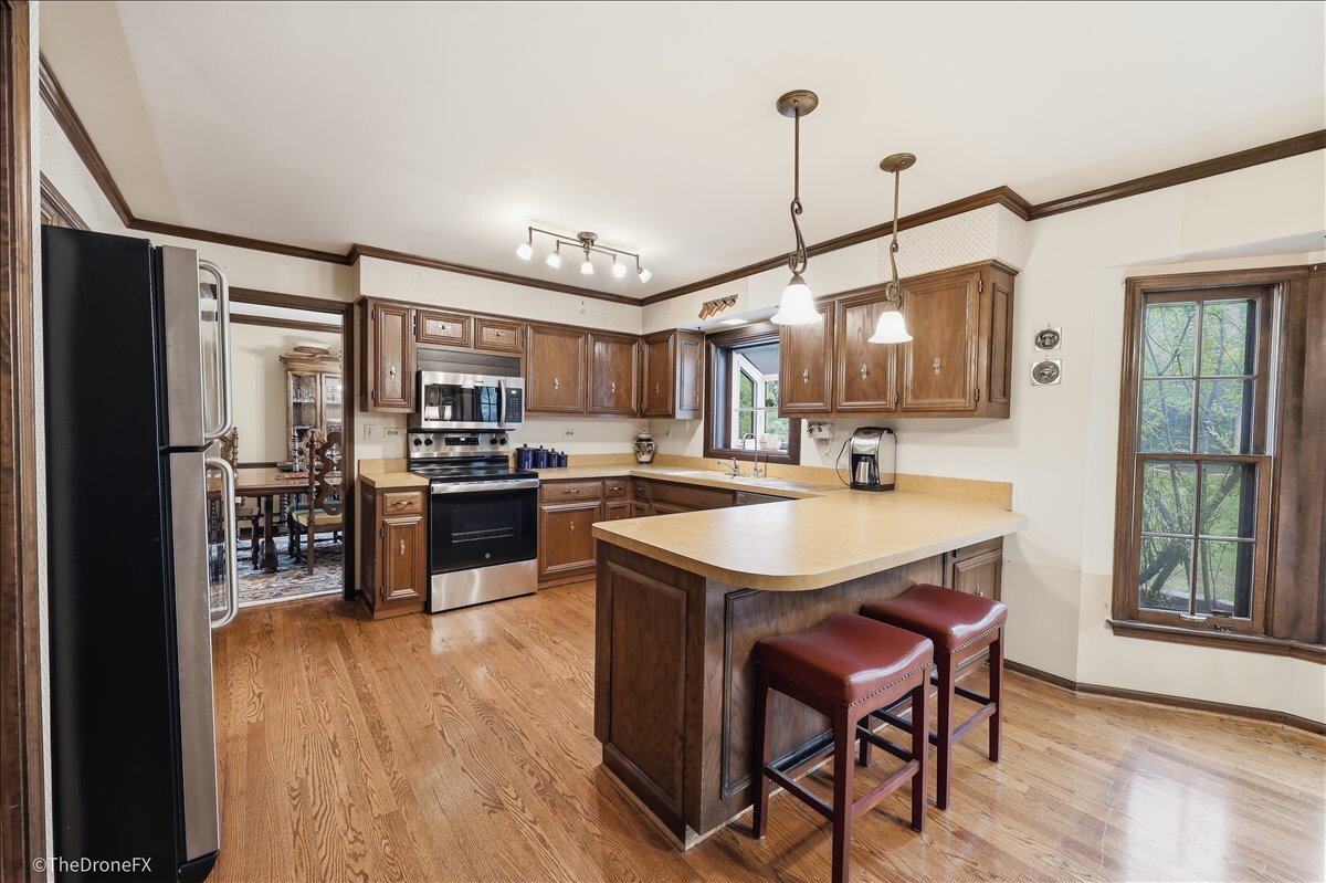 22W324 McCarron Road Glen Ellyn, IL 60137 - Photo 12 of 32