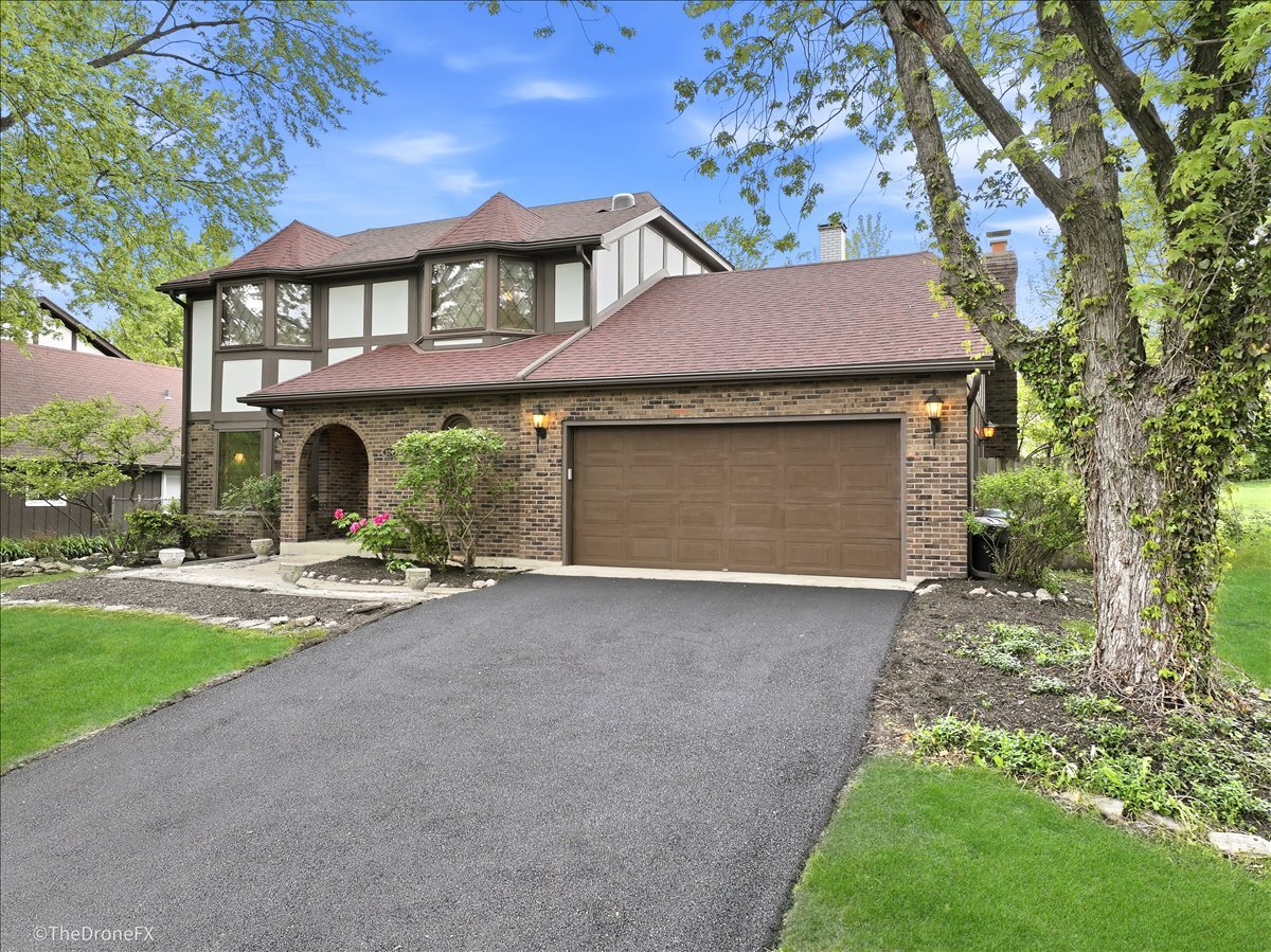 22W324 McCarron Road Glen Ellyn, IL 60137 - Photo 2 of 32