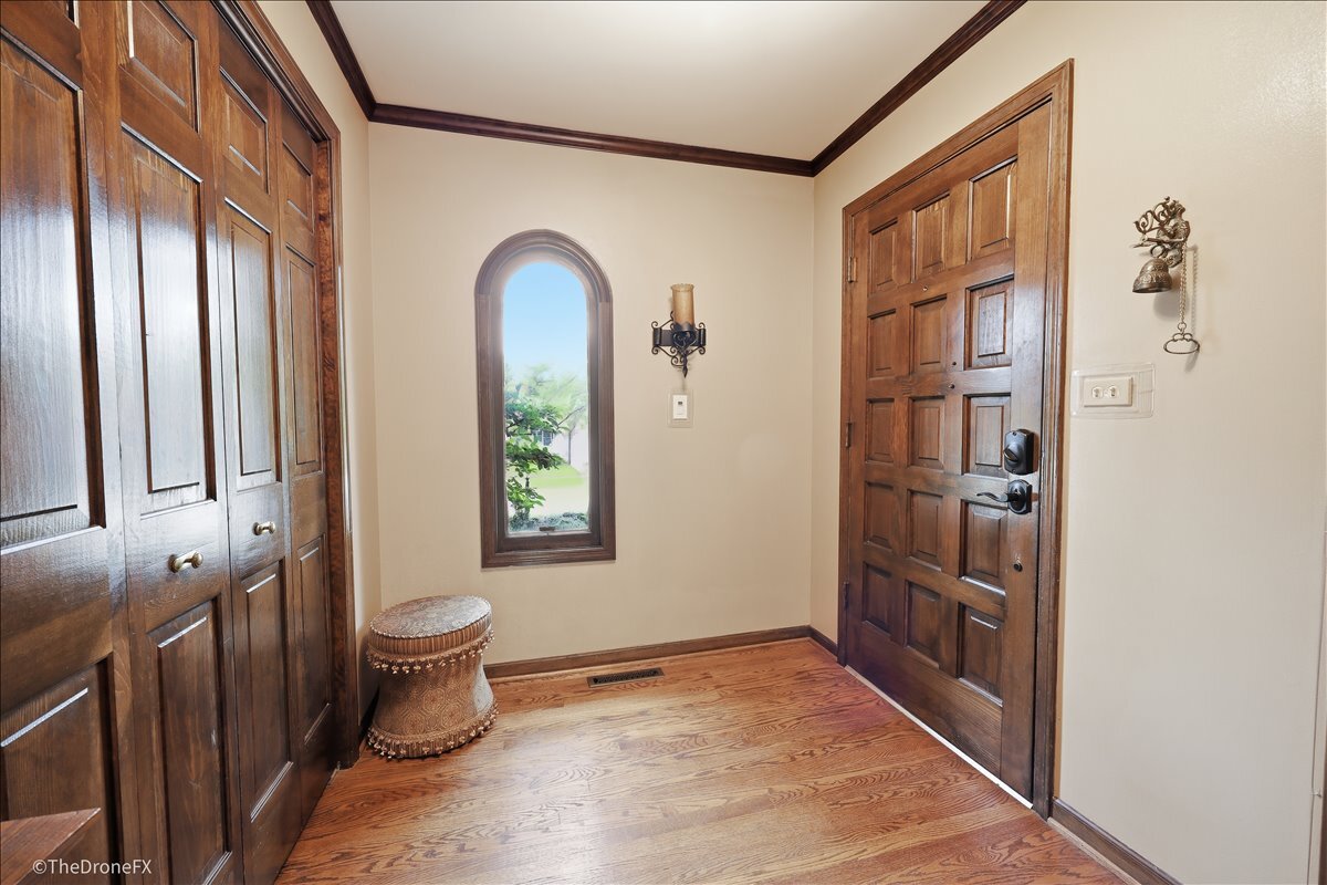 22W324 McCarron Road Glen Ellyn, IL 60137 - Photo 4 of 32