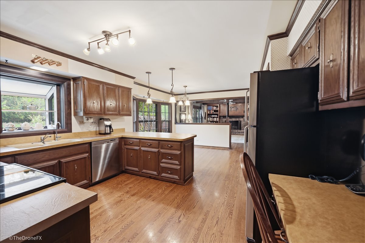 22W324 McCarron Road Glen Ellyn, IL 60137 - Photo 9 of 32