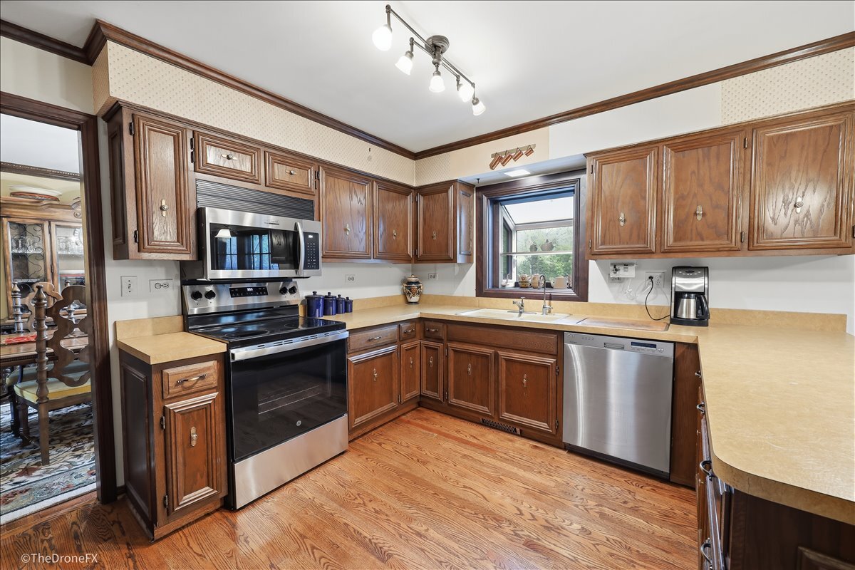 22W324 McCarron Road Glen Ellyn, IL 60137 - Photo 10 of 32