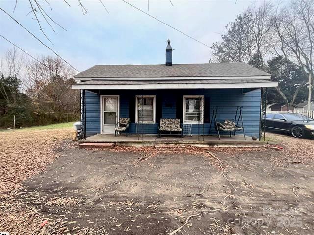 538 6th Street Chester, SC 29706 - Photo 1 of 22 a view of a car park in front of the house