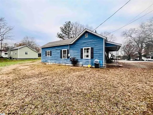 a house view with a outdoor space