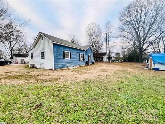 538 6th Street Chester, SC 29706 - Photo 2 of 22 a large house with a large tree in front of it
