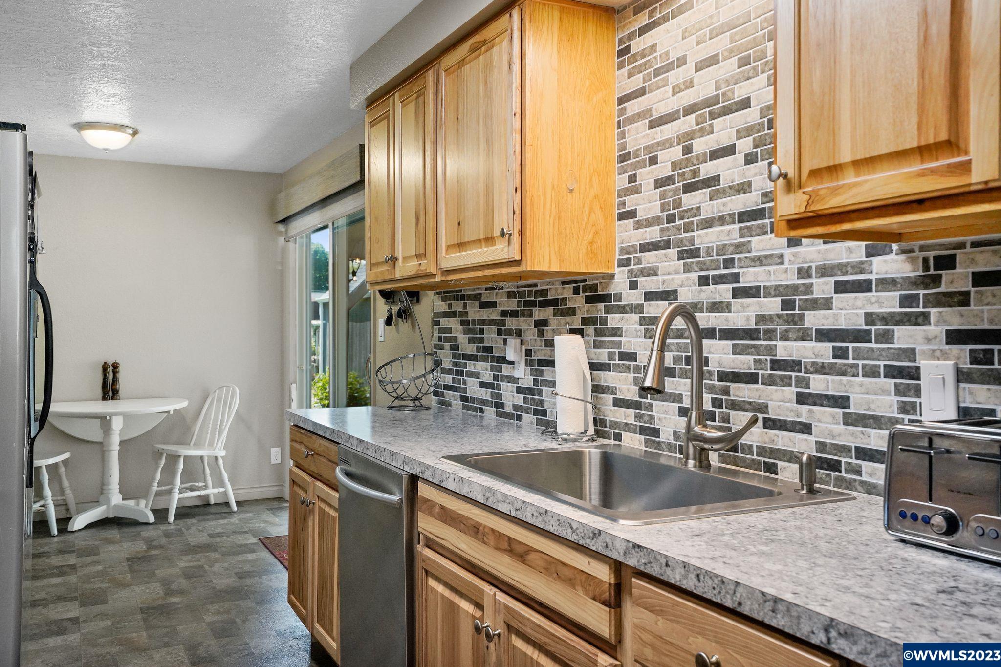 340 South 6th Street Lebanon, OR 97355 - Photo 11 of 26
