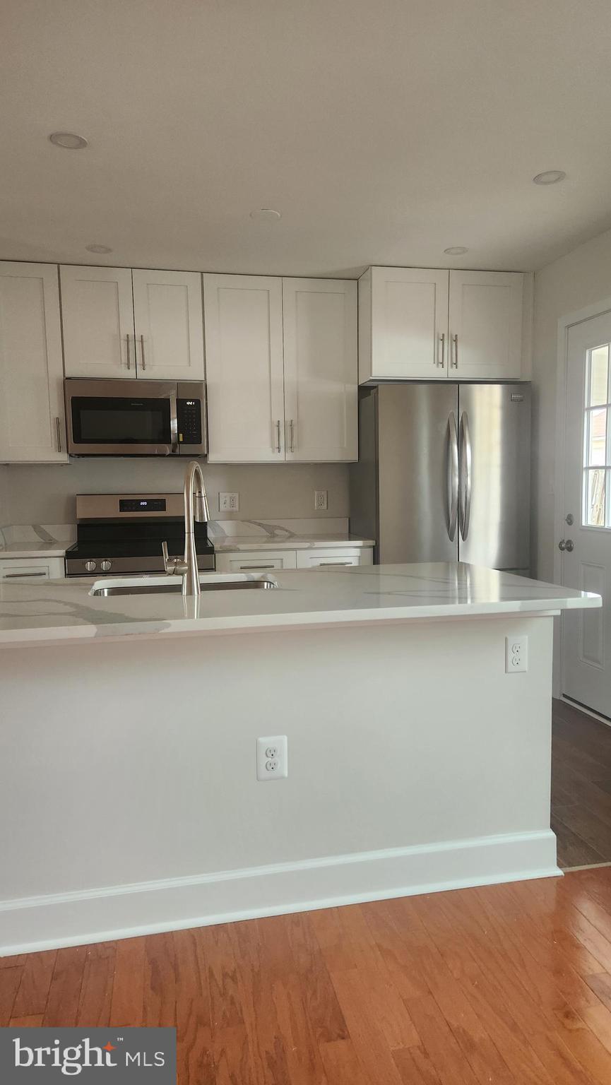 222 West Beech Road Sterling, VA 20164 - Photo 4 of 33 Gallery Image 4
