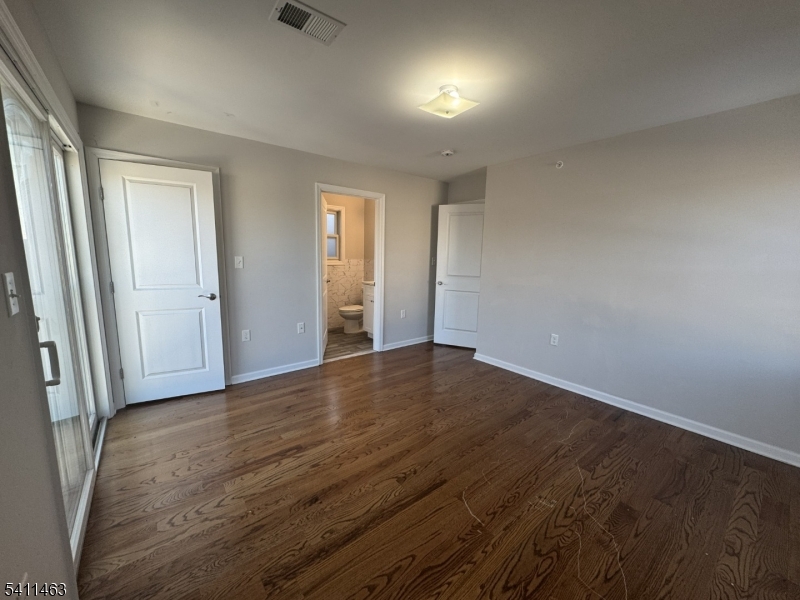 64 Delaware Street Elizabeth Port, NJ 07206 - Photo 5 of 10