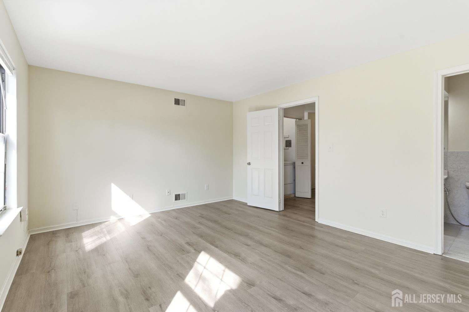 1507 Woodbridge Commons Way Iselin, NJ 08830 - Photo 12 of 20