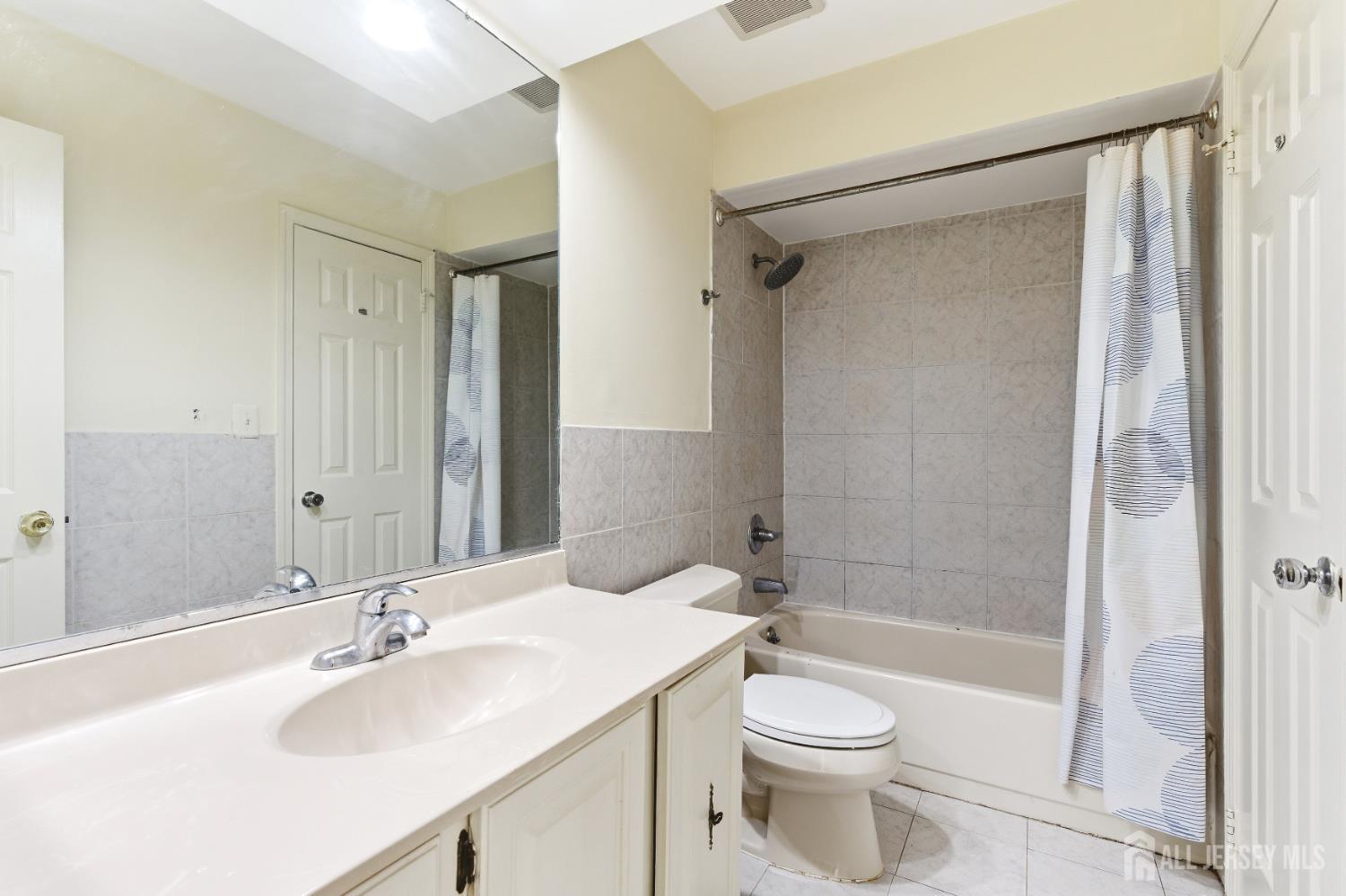 1507 Woodbridge Commons Way Iselin, NJ 08830 - Photo 13 of 20