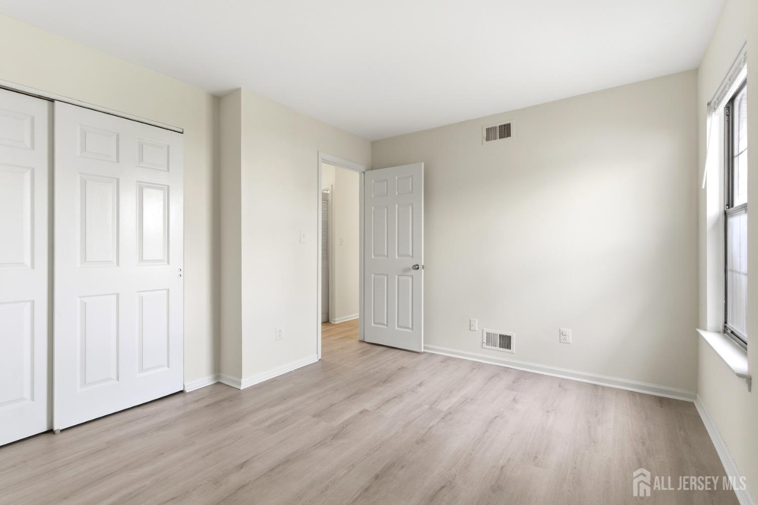1507 Woodbridge Commons Way Iselin, NJ 08830 - Photo 15 of 20