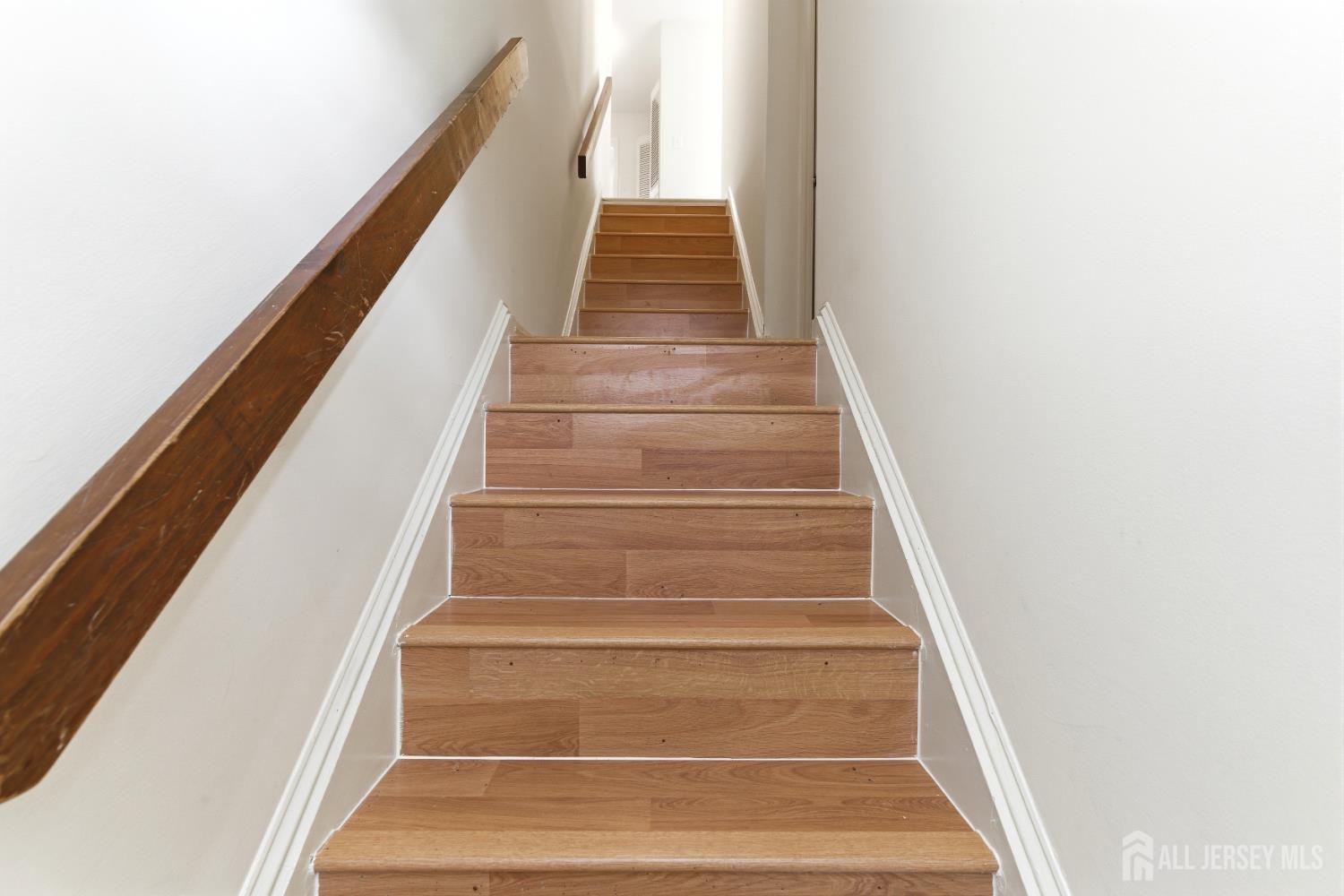 1507 Woodbridge Commons Way Iselin, NJ 08830 - Photo 3 of 20