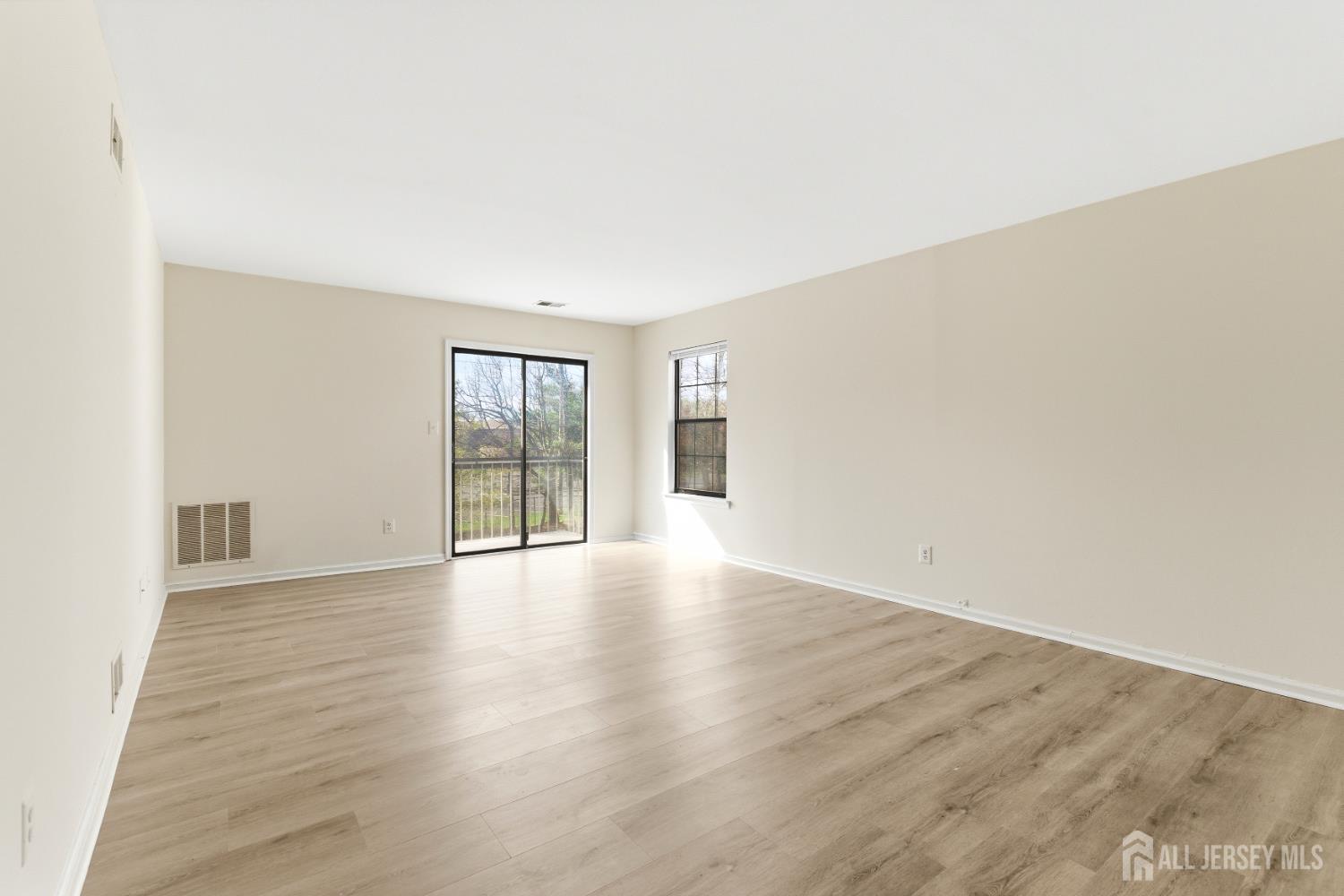 1507 Woodbridge Commons Way Iselin, NJ 08830 - Photo 4 of 20