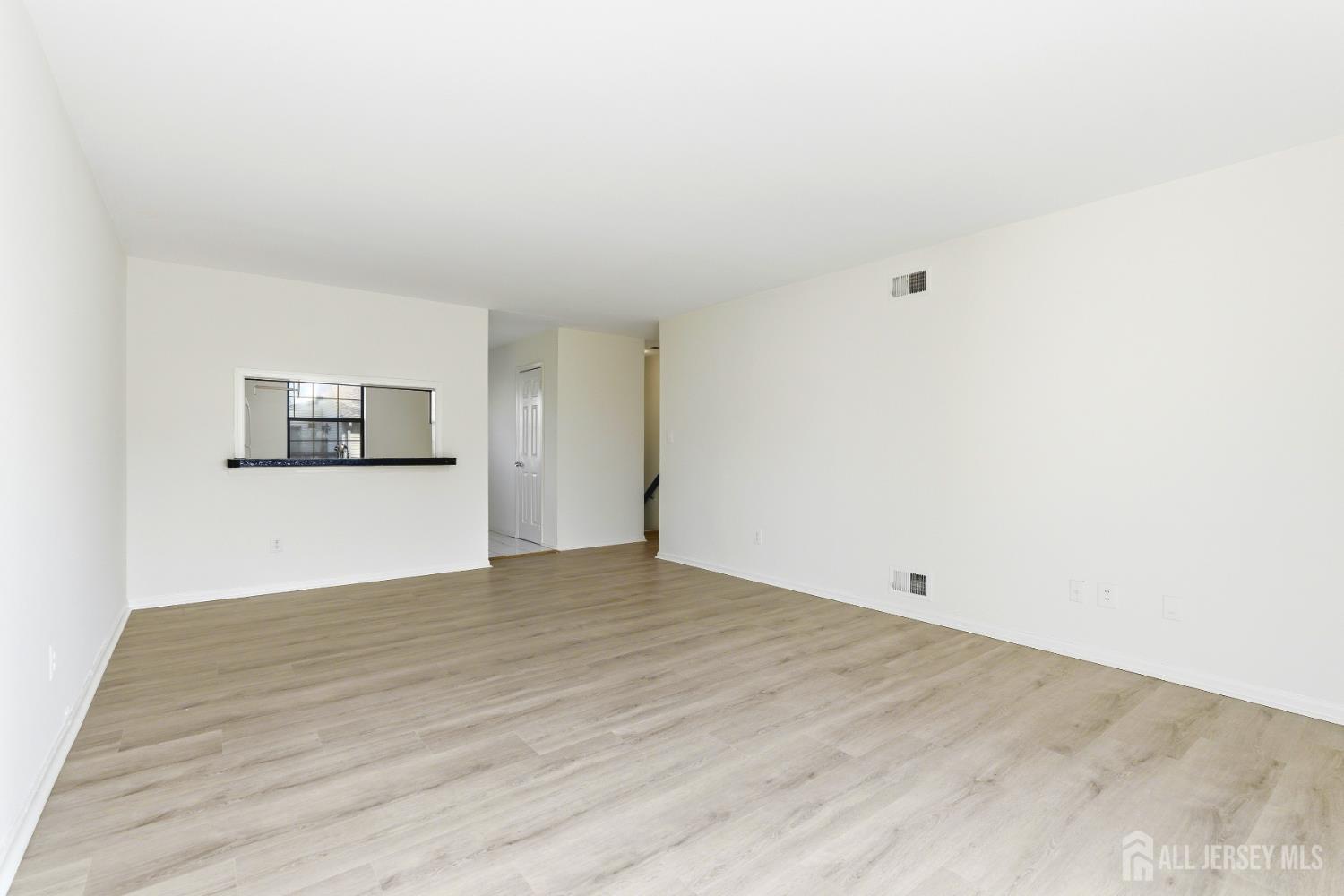 1507 Woodbridge Commons Way Iselin, NJ 08830 - Photo 5 of 20