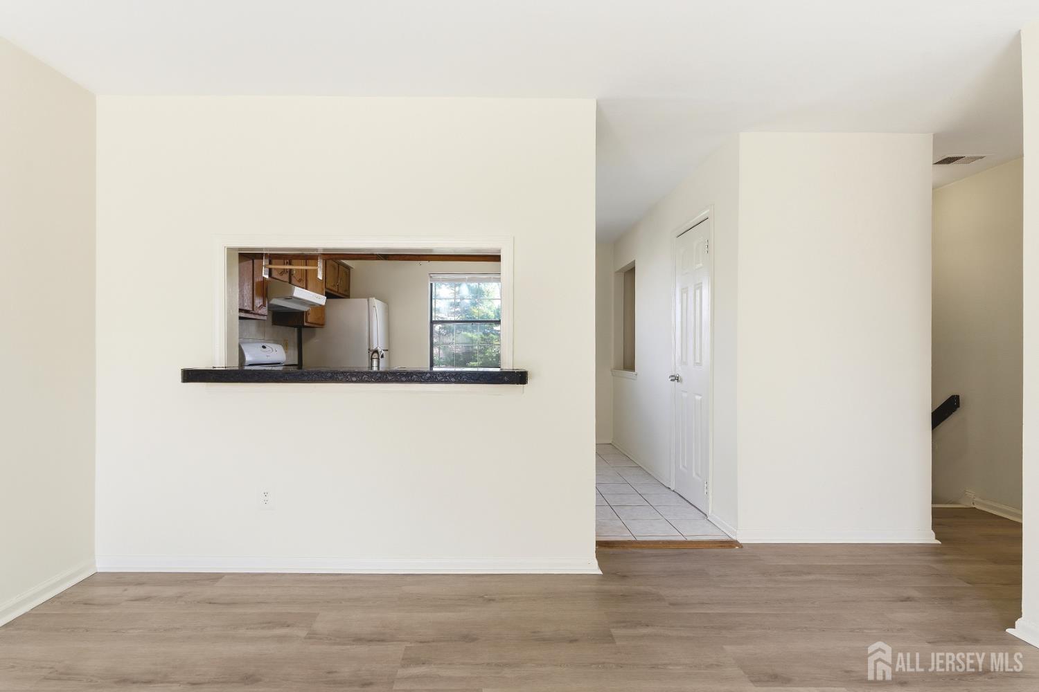 1507 Woodbridge Commons Way Iselin, NJ 08830 - Photo 6 of 20