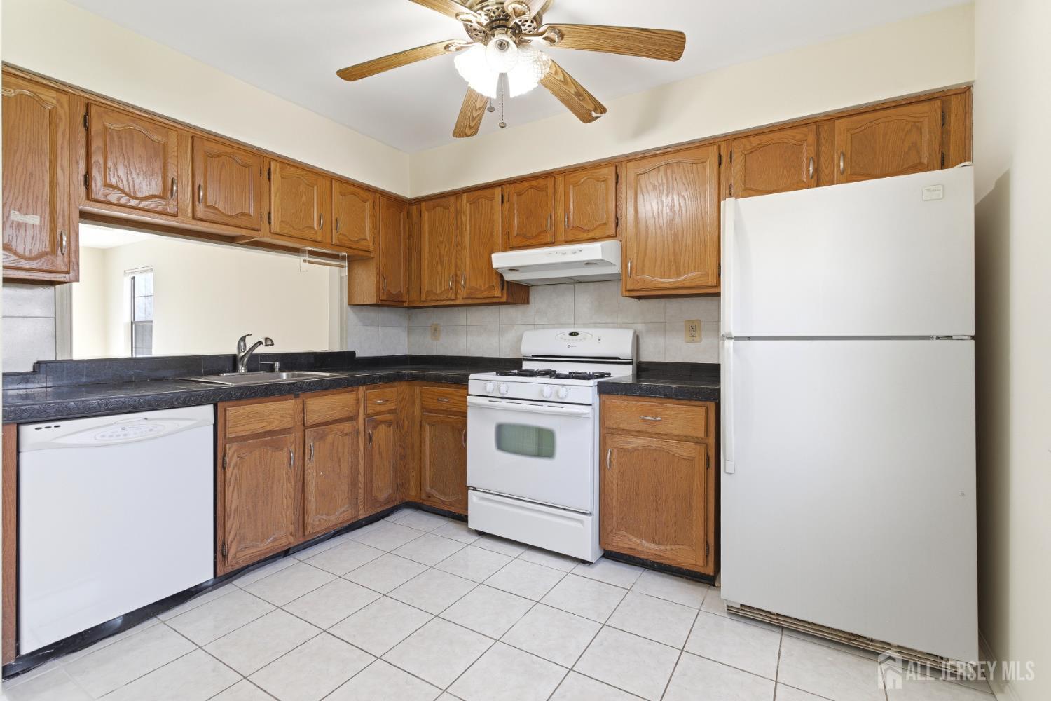 1507 Woodbridge Commons Way Iselin, NJ 08830 - Photo 8 of 20