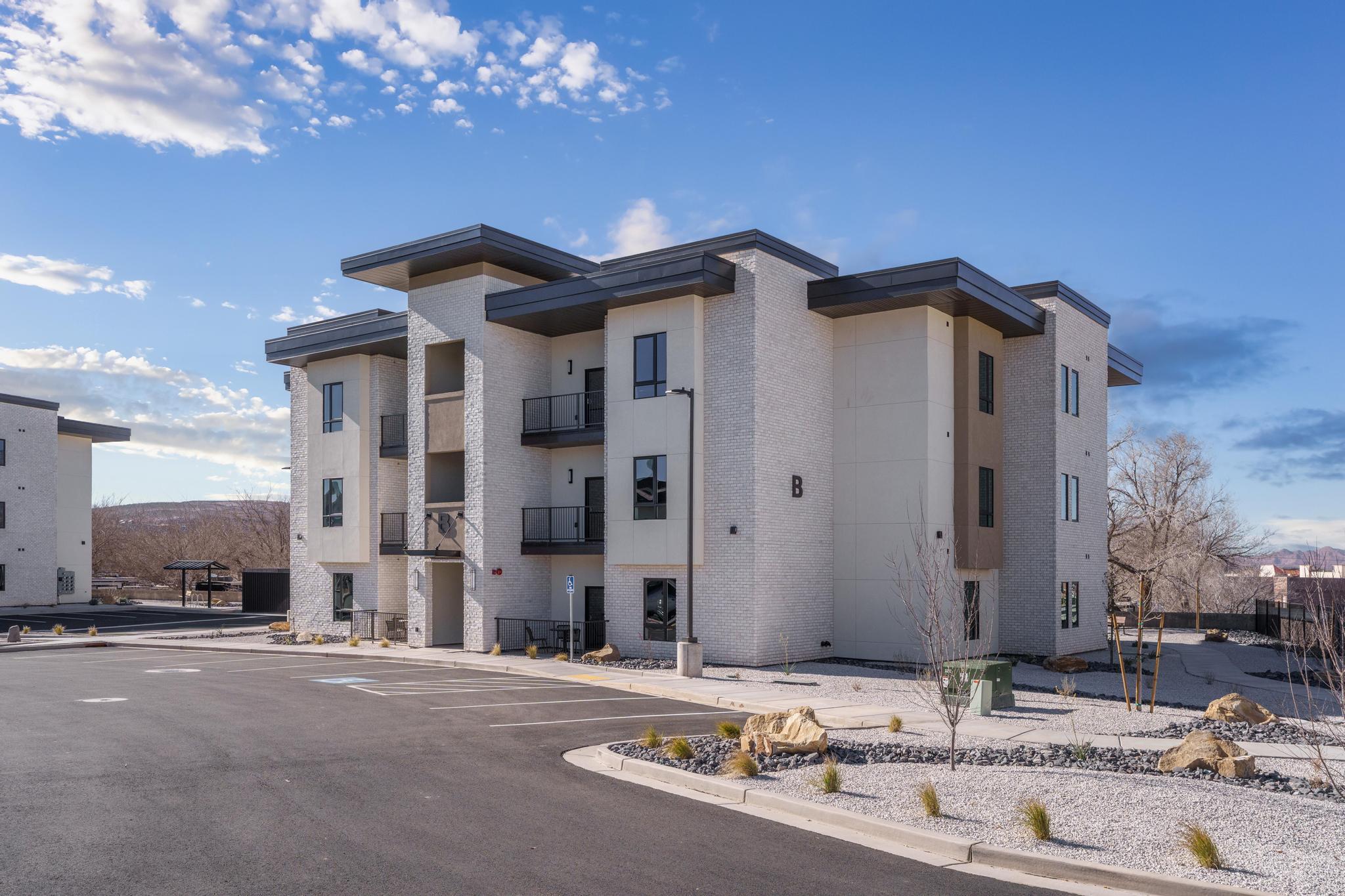 983 West State Street, Unit C203 Hurricane, UT 84737 - Photo 40 of 48 DSC09677-Edit